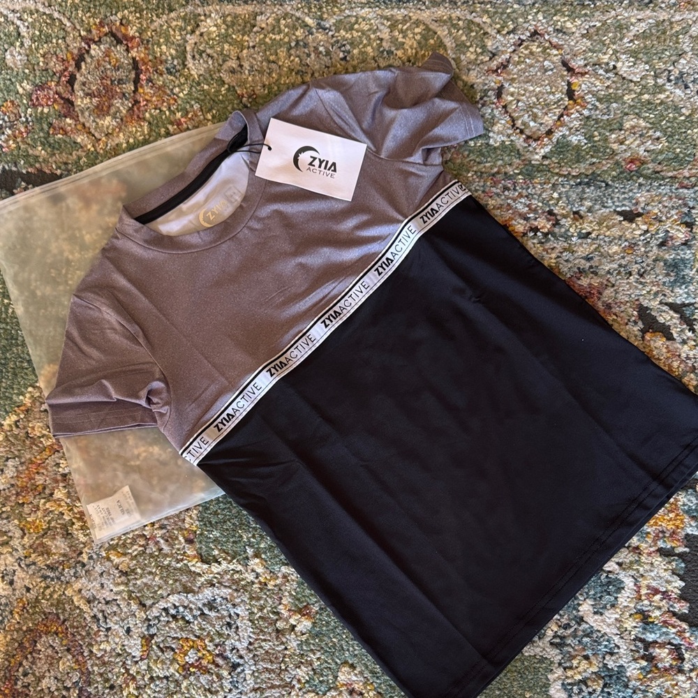 ZYIA BOYS GRAY CHEST STRIP TSHIRT IN SZ 8-9…NEW WITH TAGS
